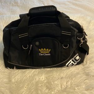 OGIO HALF DOME TRAVEL BAG BNWT size long20” high 10/12”